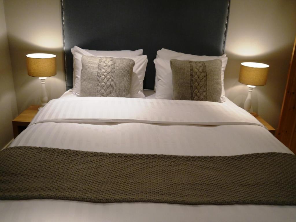Castle Hotel & Apartments Lincoln Room photo